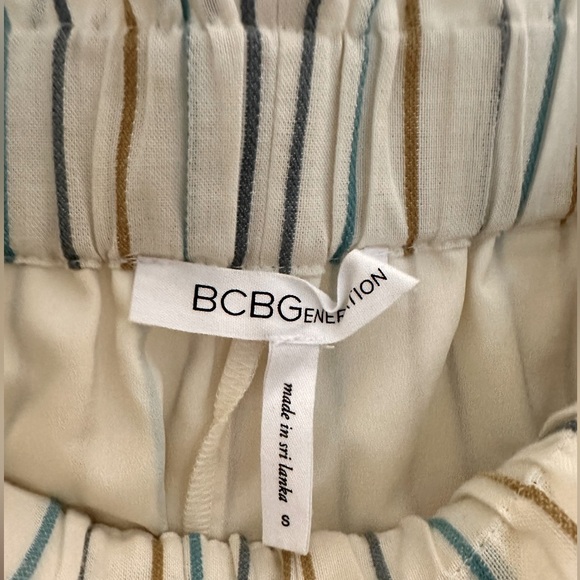 NEW Women's BCBGeneration Paper Bag White Shorts With Colorful Stripes - Picture 4 of 9